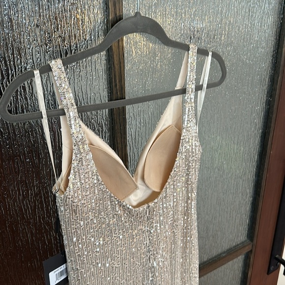 Mac Duggal Fully Sequined Scoop Back Gown Elegant Silver Sequin Gown size 2. - Picture 15 of 15